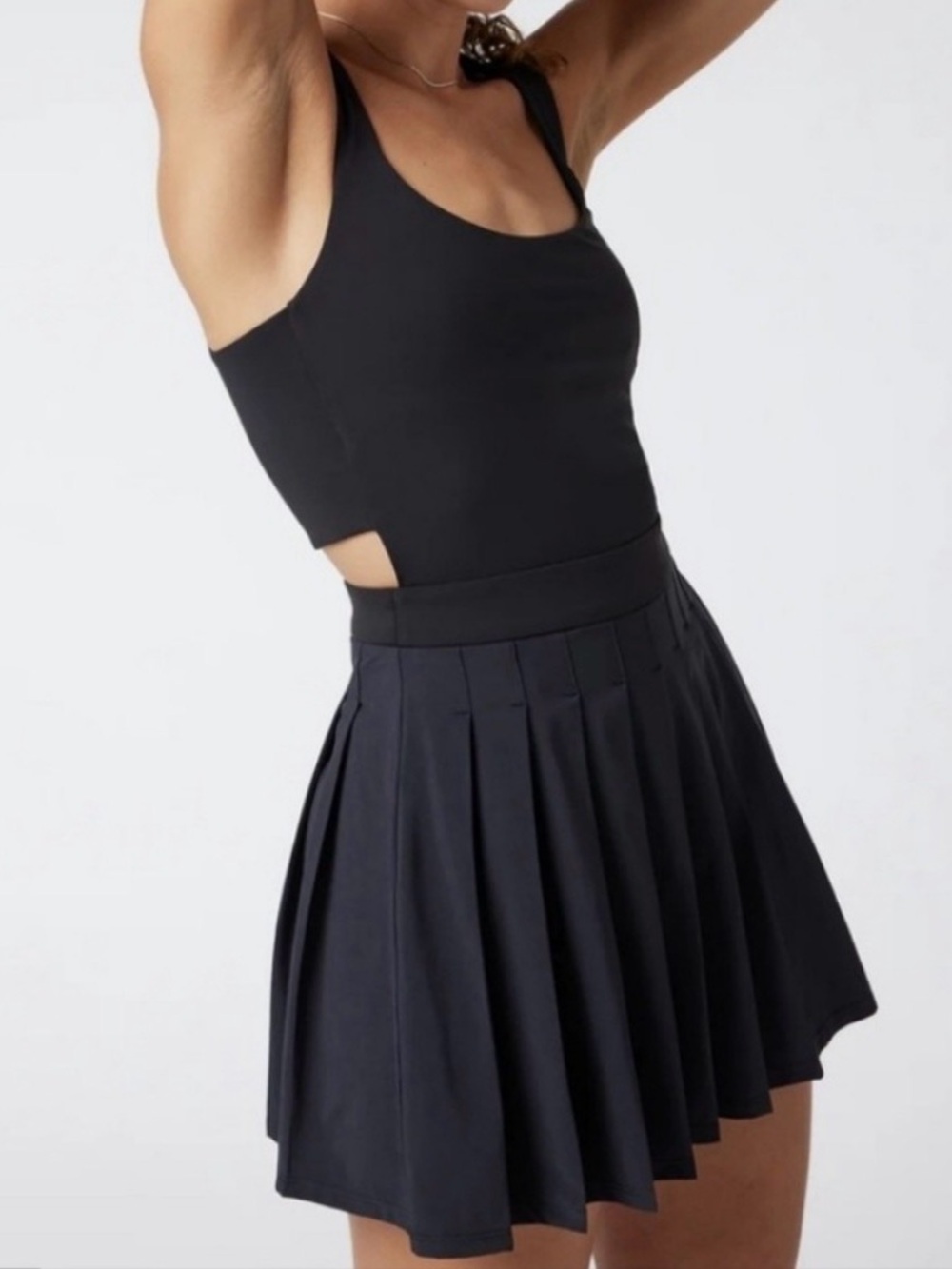 NWT Vuori Set Dress racer back Athletic Pleated - black